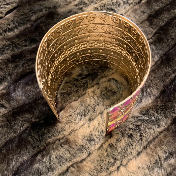 Cuff bracelet!  FAB!  #A319 - Picture 4 of 4